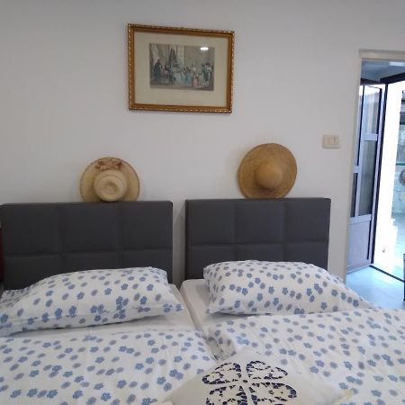 Tourist Farm With Apartments Fig Tree Dekani Exterior foto